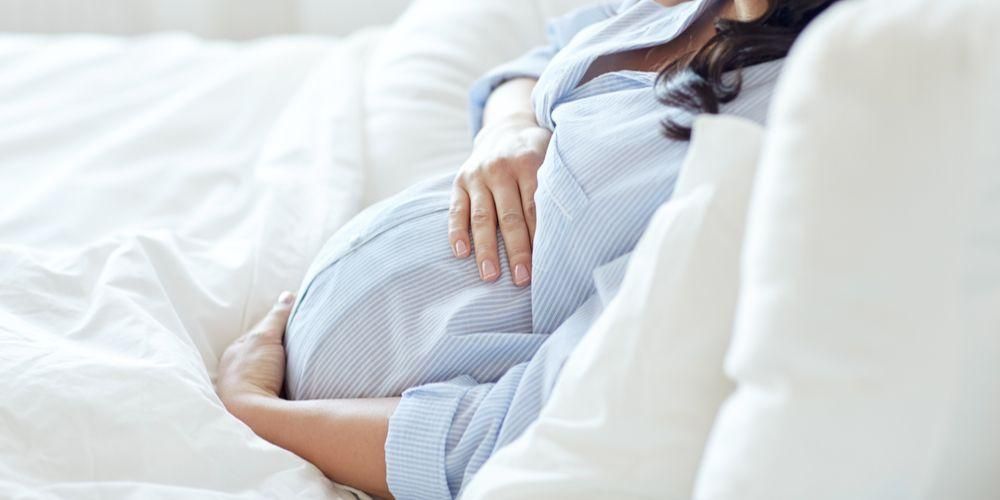 Mulheres grávidas que são positivas para COVID-19, como isso afeta o útero e o feto?