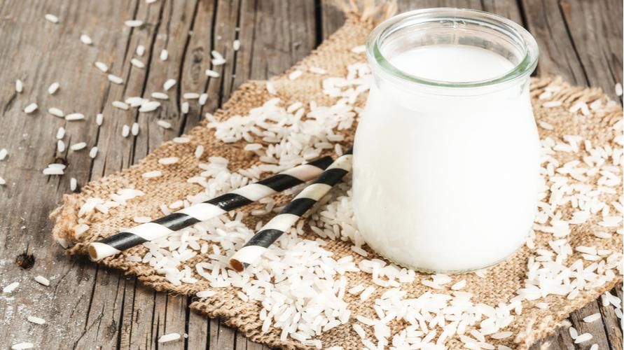 6 výhod rýžového mléka, lahodné rostlinné mléko, které stojí za vyzkoušení