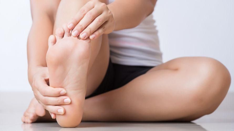 13 начина за истезање ногу код куће када вас боле