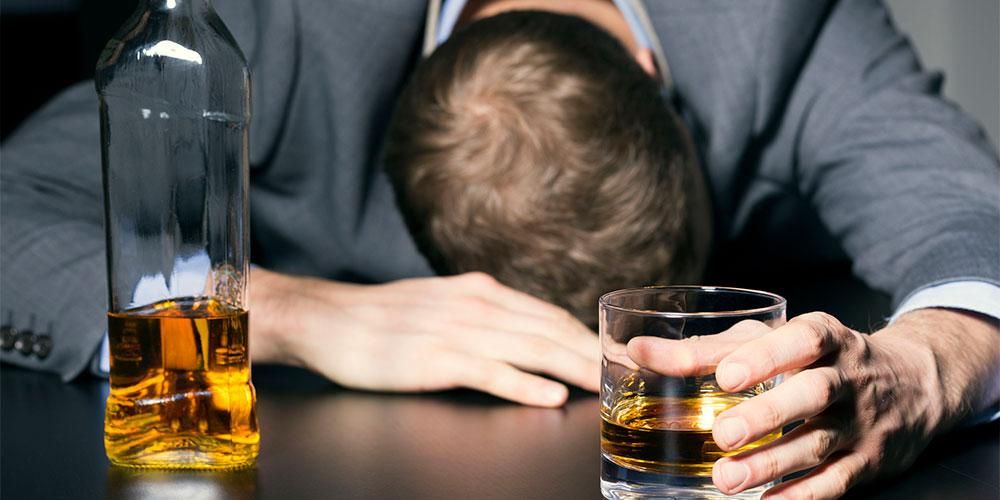 7 nebezpečenstiev alkoholu, ktoré treba sledovať