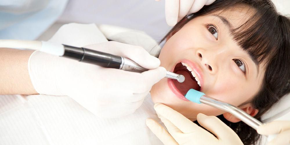 Pietūkušu smaganu ārstēšana pēc zobārsta ieteikumiem