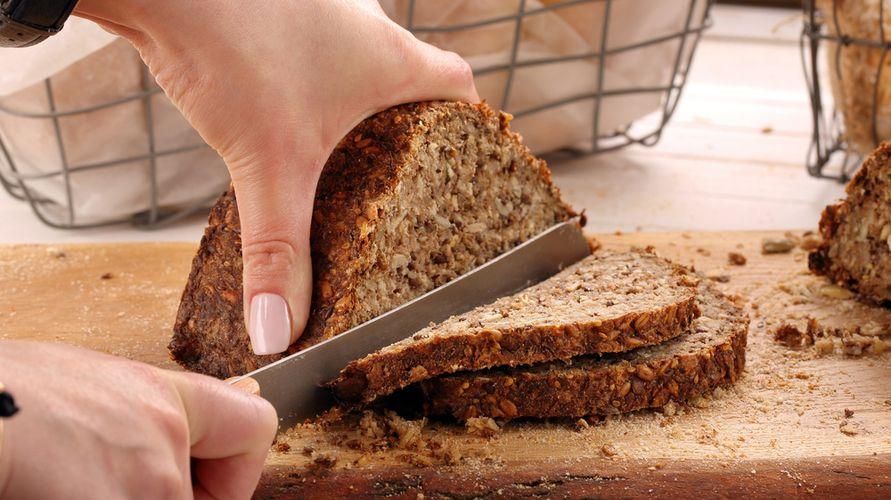 Διάφορα είδη υγιεινού ψωμιού που είναι καλύτερα από το απλό ψωμί