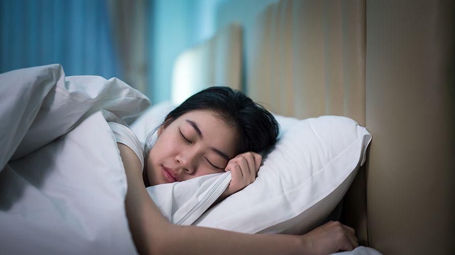 Če ste pozni budni, se zredite, ali so kakšne prednosti spanja za hujšanje?
