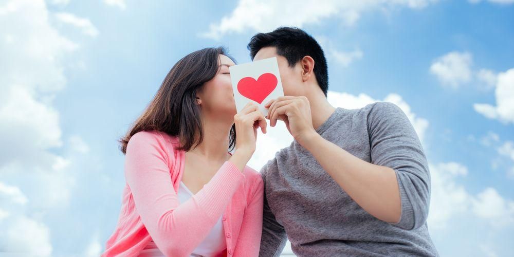 Kyssing overfører HIV, er det sant at HIV-overføring gjennom spytt kan forekomme?