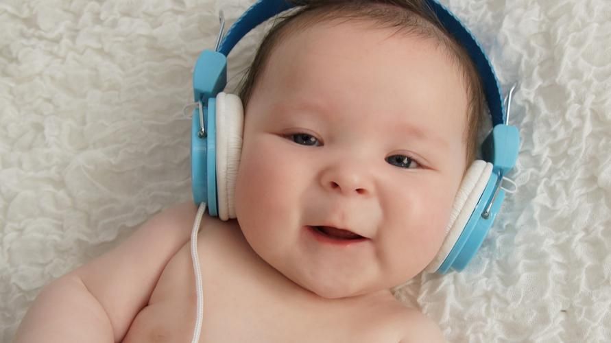 Prepoznajte novorojenčkovo stopnjo sluha, starši morajo razumeti!