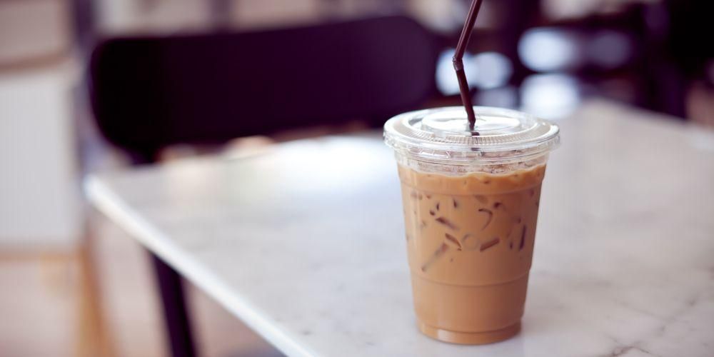 صحت مند آئس کافی کا دودھ آسان بناتا ہے، نسخہ یہ ہے۔