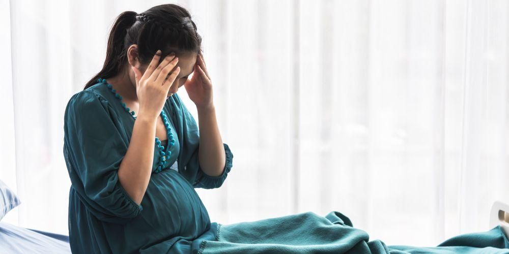 Rdečke pri nosečnicah lahko povzročijo prirojene napake, prepoznajte značilnosti