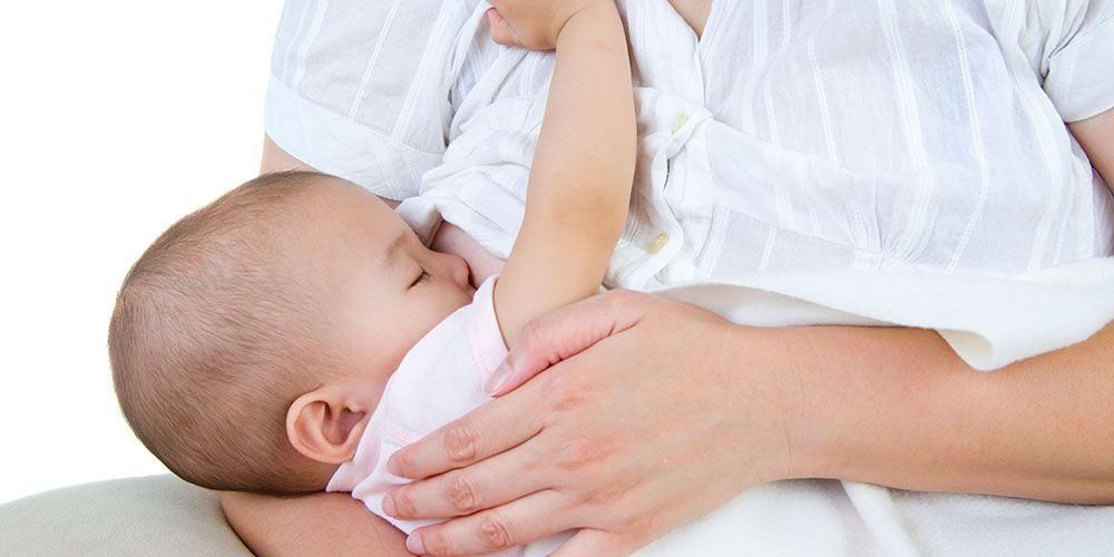 Kas yra plonų krūtimi maitinančių motinų priežastys?