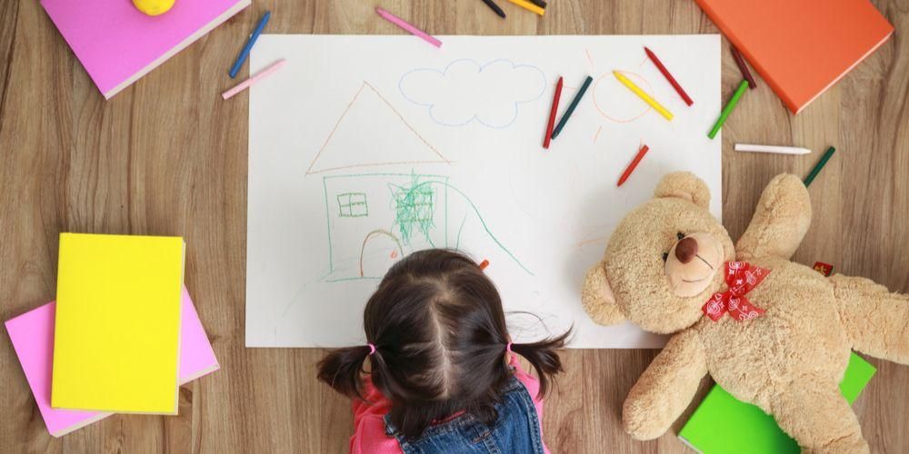 Mācīt bērniem zīmēt jau no agras bērnības, kāpēc gan ne?