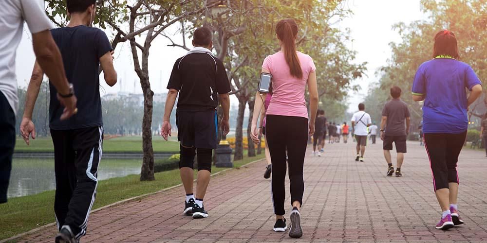 很少意识到轻松步行对健康的 11 个好处
