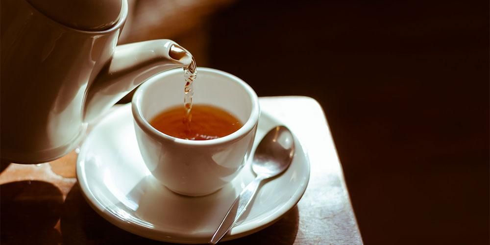 Dette er bivirkningene av å drikke for mye te som du må være klar over