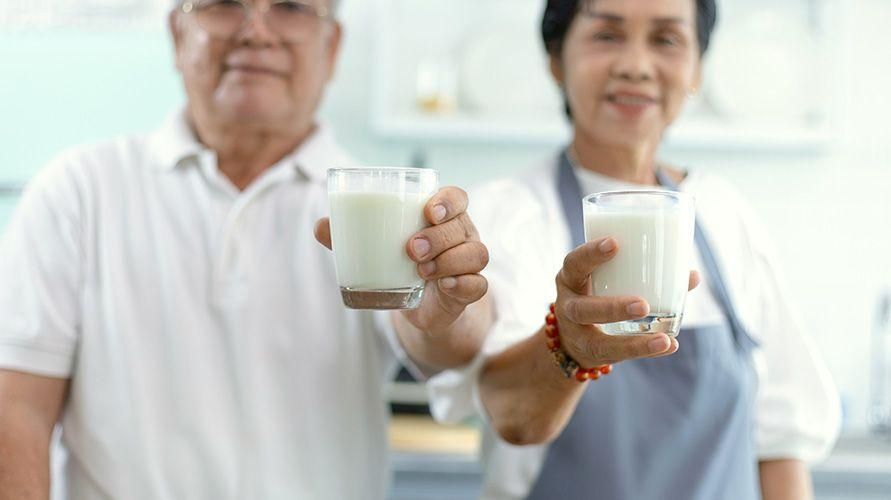 Além do leite, aqui estão 6 tipos de alimentos que são bons para ossos porosos