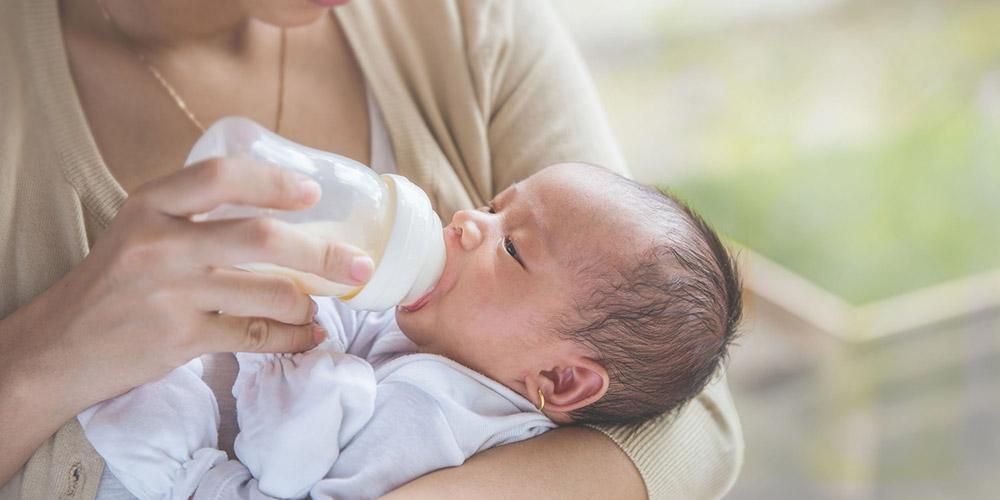 Susipažinkite su hipoalerginiu pienu, pieno mišiniu, skirtu karvės pienui ir sojai alergiškiems kūdikiams