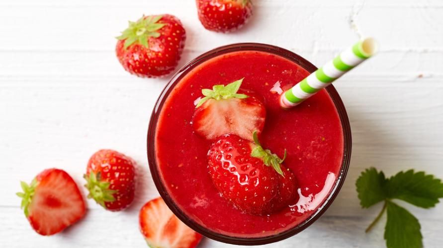 8 benefícios do suco de morango que são bons para a saúde