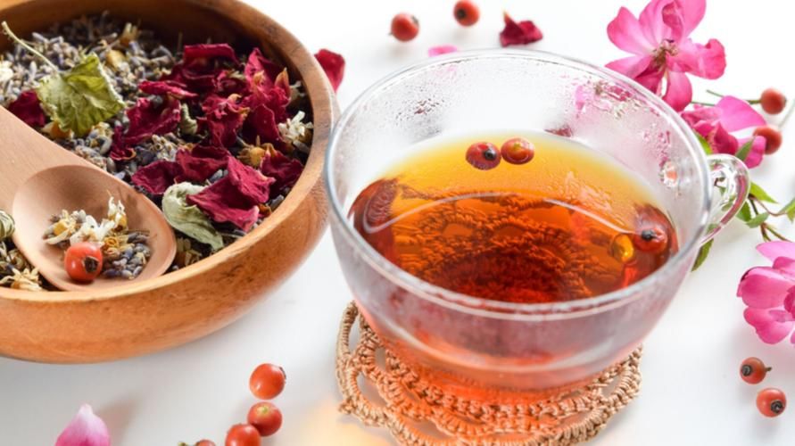 Dažādas rožu tējas dzeršanas priekšrocības, kas nav mazāk smaržīgas par ziediem