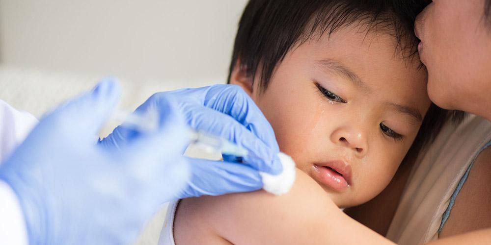 Imunizace je snaha učinit tělo imunní vůči nemocem, je to stejné jako očkování?