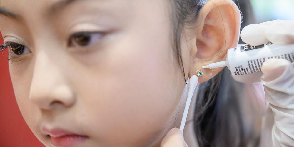 Не дирајте је немарно, ово је прави начин за лечење рана од пирсинга уха