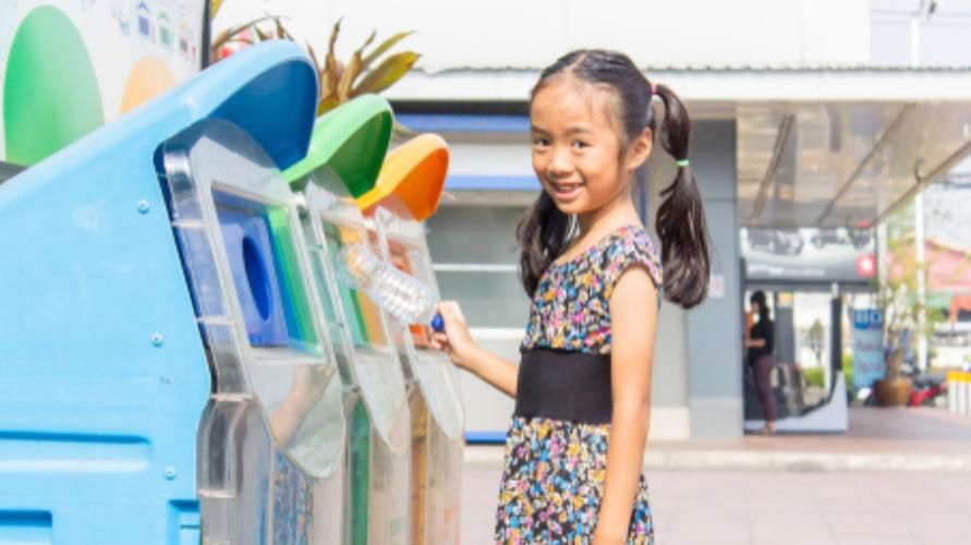 6 veidi, kā iemācīt bērniem izmest atkritumus savā vietā