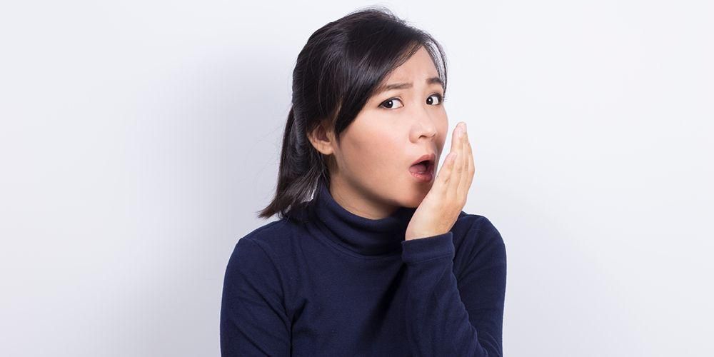 Løg ildelugtende mund kan overvindes med disse 11 måder