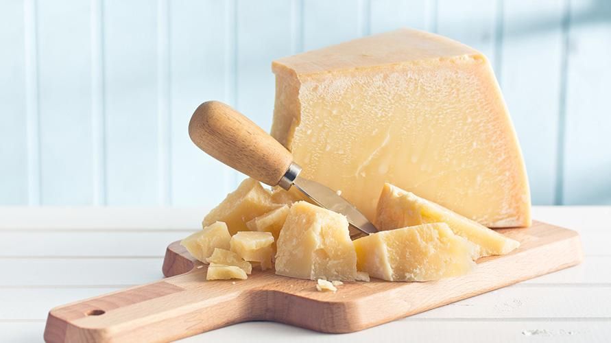 Apte per a persones amb intolerància a la lactosa, aquest és el contingut nutricional del formatge parmesà i els seus beneficis