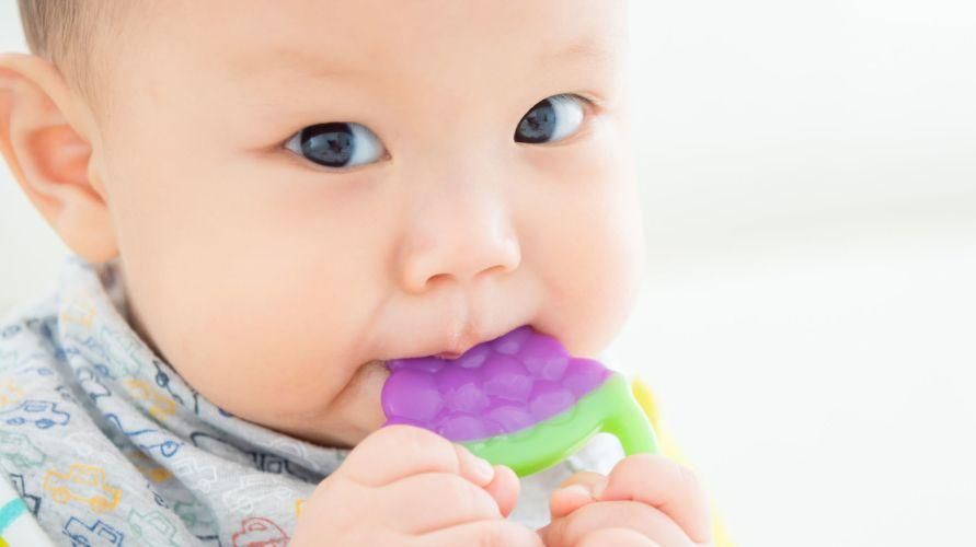 10 babylegetøj 0-12 måneder, der er godt for dit lille barns vækst
