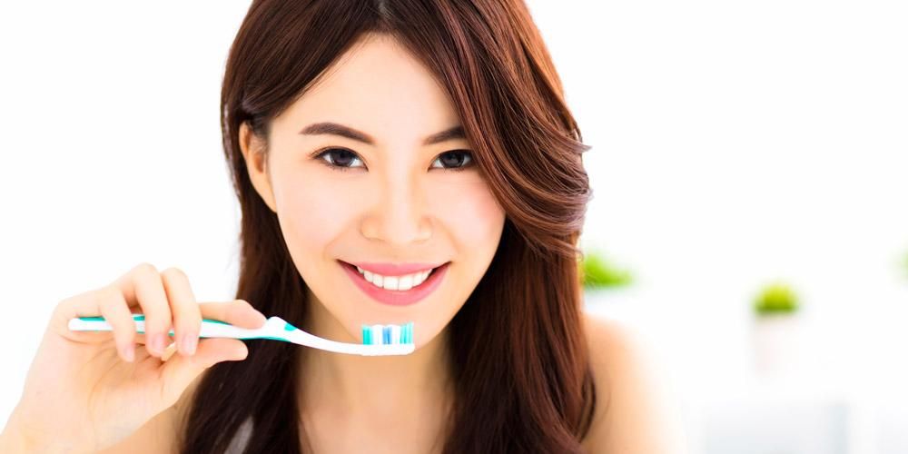 Kā labi un pareizi tīrīt zobus, lai nodrošinātu maksimāli tīru muti