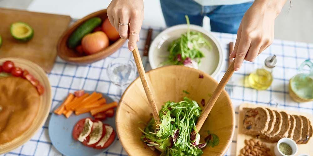 Fordele og nemme måder at lave din egen salat på derhjemme