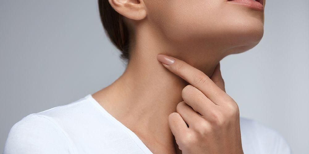 Naturlig, her er hvordan du behandler sår hals hjemme