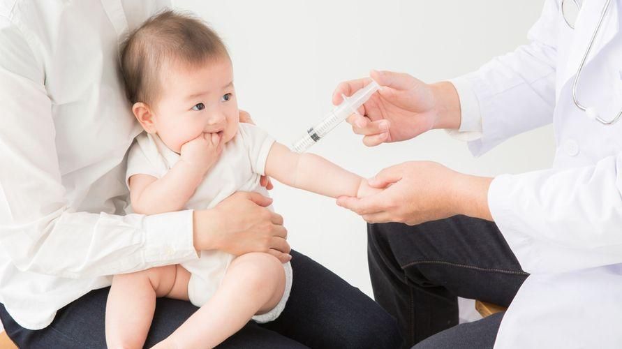 5 iespējamās vakcinācijas, kas bērniem izraisa drudzi