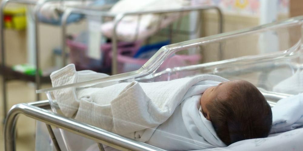 Иако наставља да се побољшава, стопа смртности новорођенчади у Индонезији и даље заостаје
