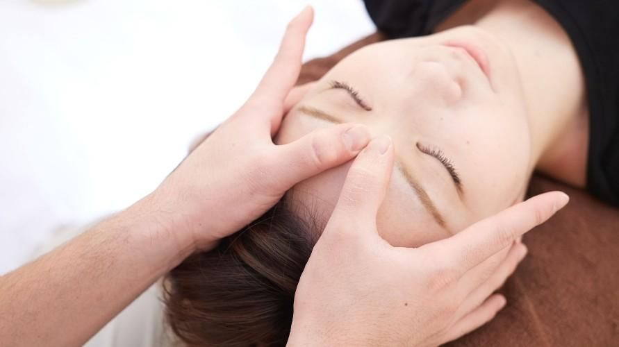 6 лаких масажа против главобоље