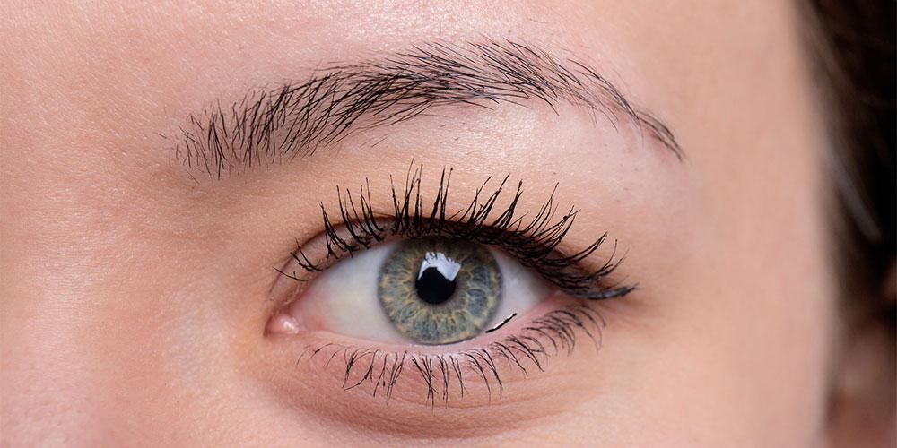 Cách loại bỏ lông mi mọc vào mắt một cách an toàn