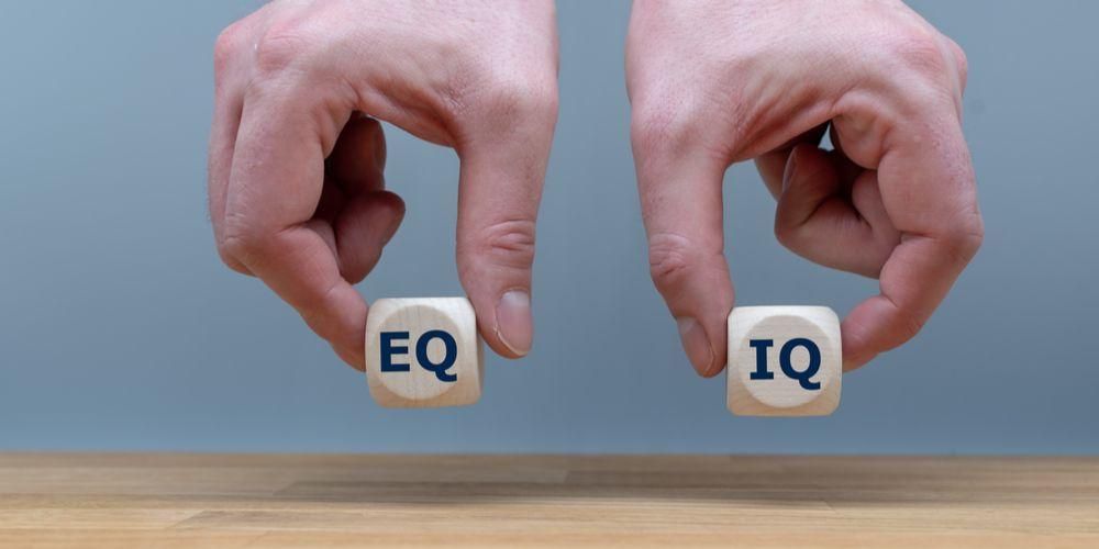 IQ اور EQ کے درمیان فرق آپ کو جاننے کی ضرورت ہے۔