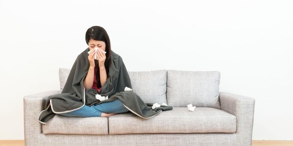 Rozdíl mezi chřipkou a nachlazením, to jsou příznaky a jak ji léčit