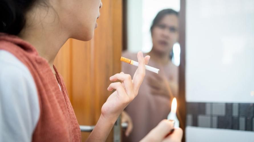 Rozpoznání 10 nebezpečí kouření pro dospívající, která jsou nebezpečná