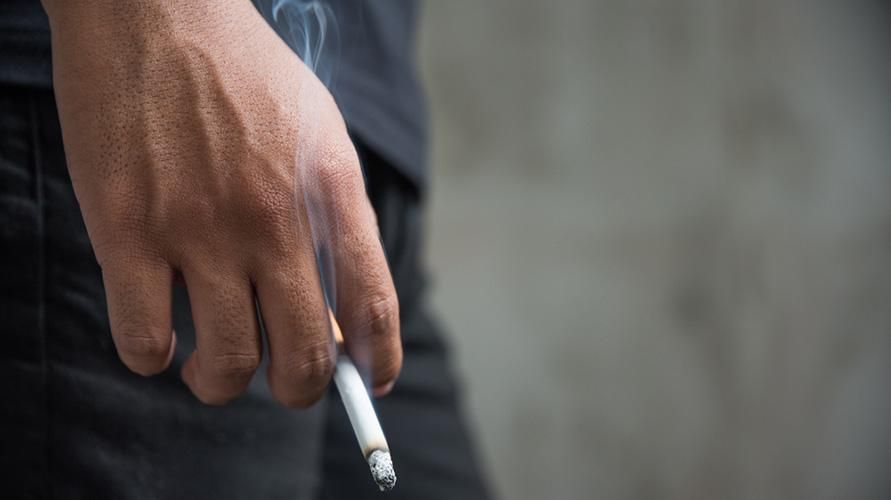 4 farer ved at ryge, mens du faster, der forfølger dig