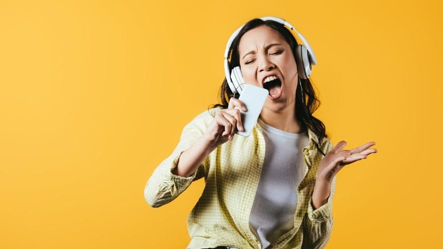 Dainos skambėjimo galvoje priežastys ir kaip ją įveikti