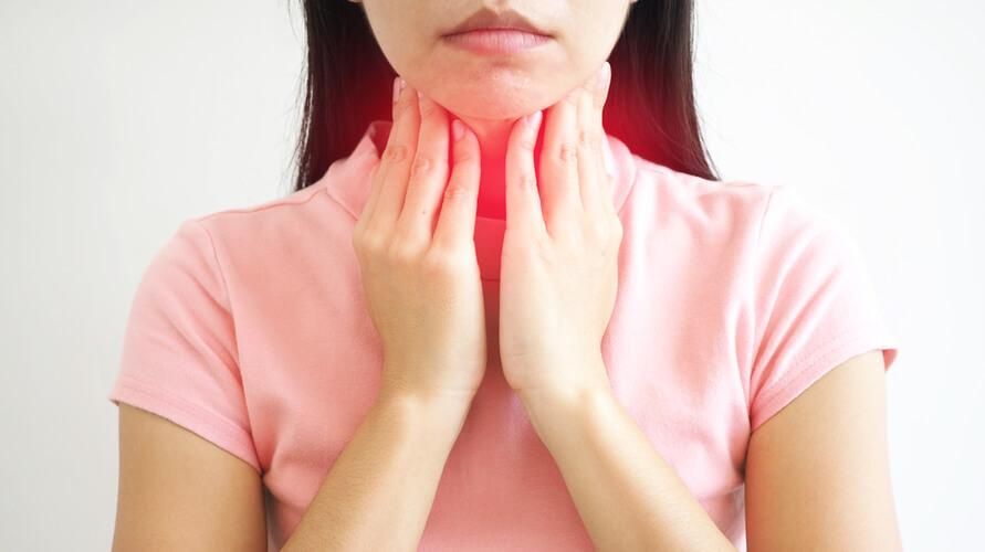 Có các triệu chứng tương tự, sự khác biệt giữa amidan và đau họng là gì?