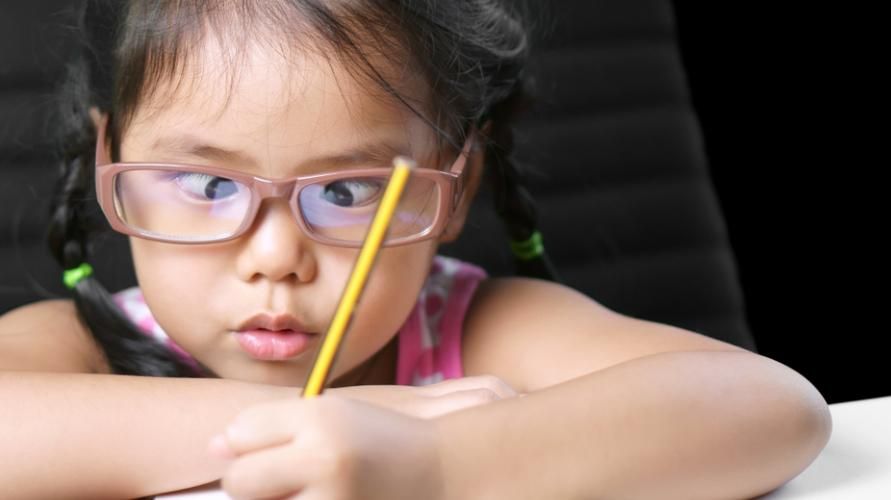 8 typov bolesti očí u detí, ktoré sa často vyskytujú a ako ich prekonať