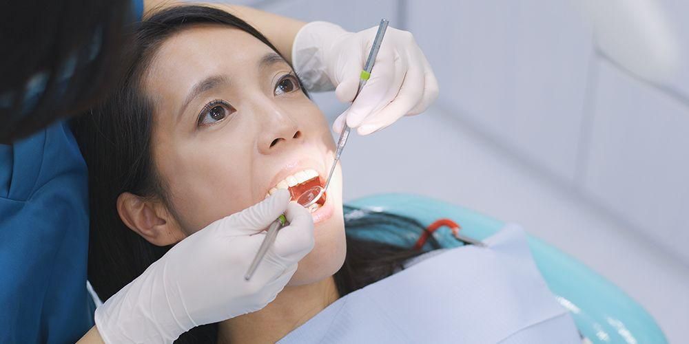 Zistite príčiny a ako liečiť abráziu zubov