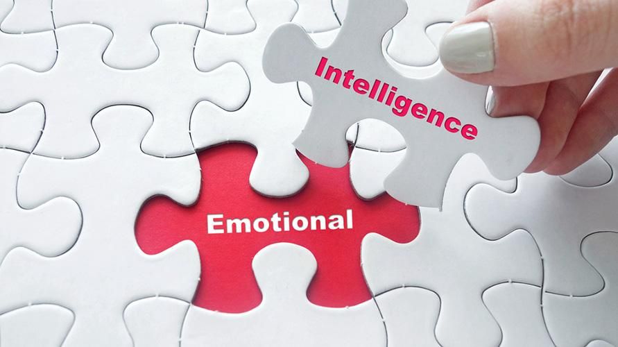 Πώς να αυξήσετε τη συναισθηματική νοημοσύνη για να κοινωνικοποιηθείτε με άλλους