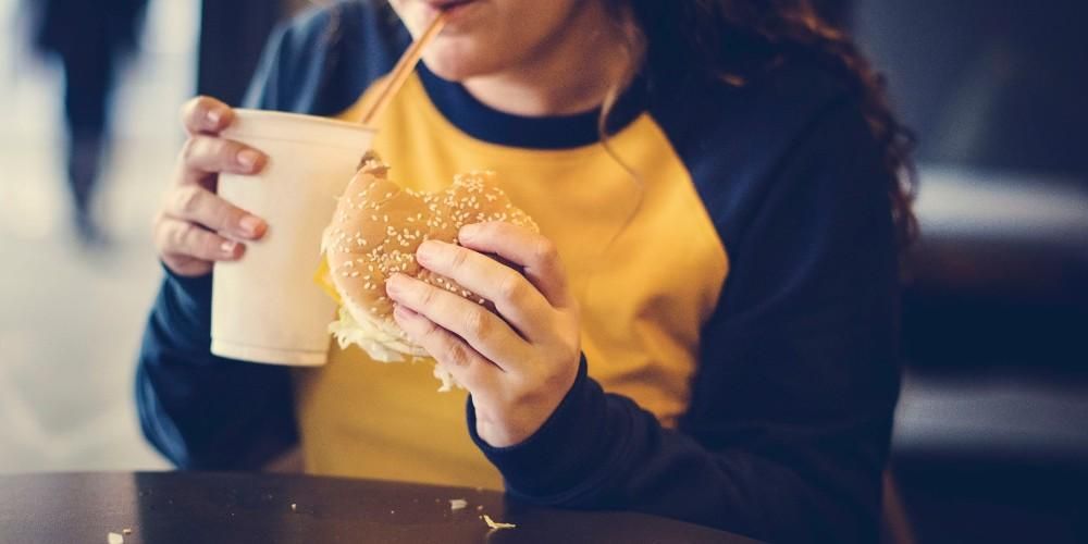 Pas på fedme hos teenagere, truer ikke dine børn