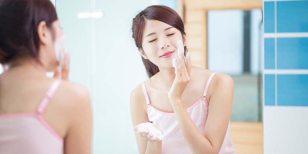 Du behøver ikke altid at bruge skønhedsbomuld, her er 7 måder at vaske dit ansigt rigtigt på