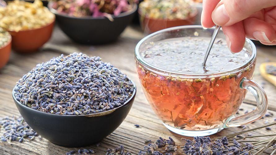Dažādi lavandas tējas ieguvumi veselībai un kā to pagatavot