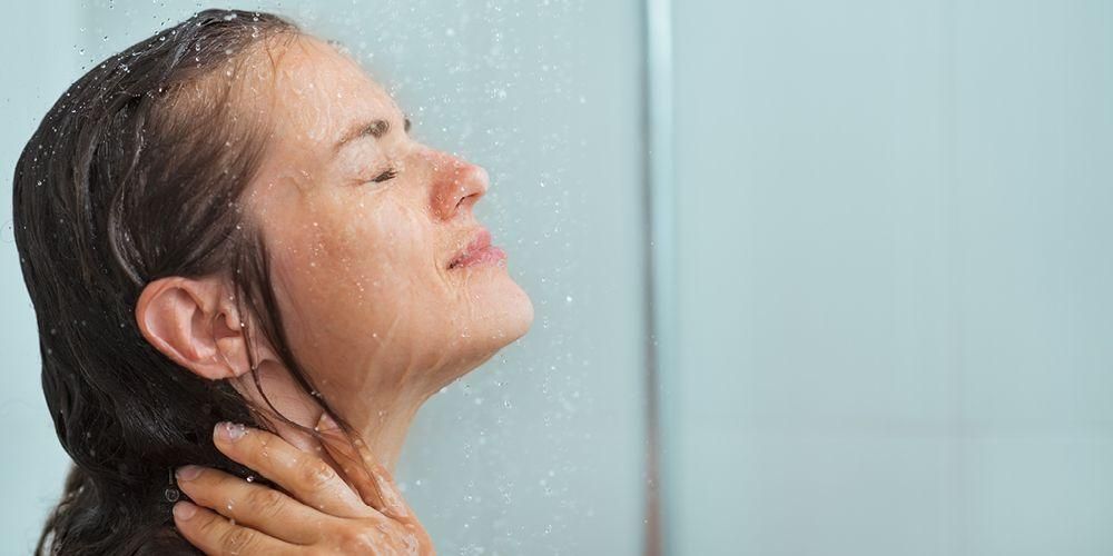 Sprcha po cvičení se ukazuje jako prospěšná pro zdraví