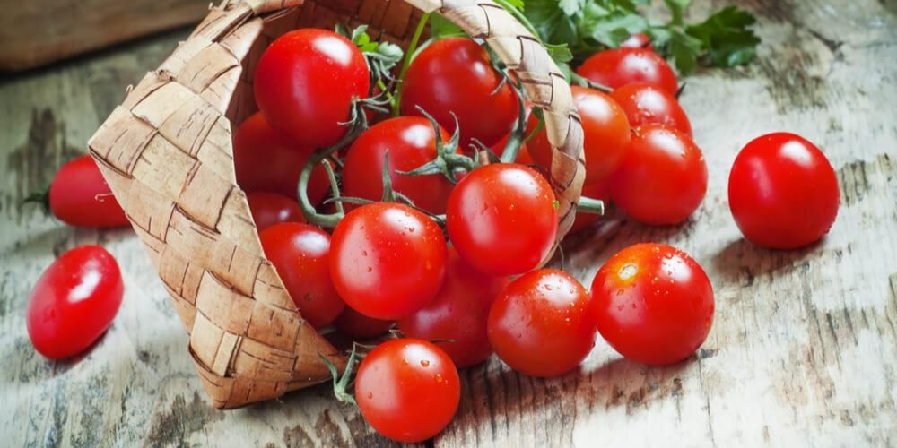 Daugybė vyšninių pomidorų naudos sveikatai