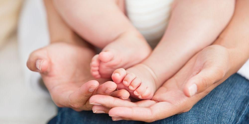 Ali je dojenje med nosečnostjo varno? To je razlaga