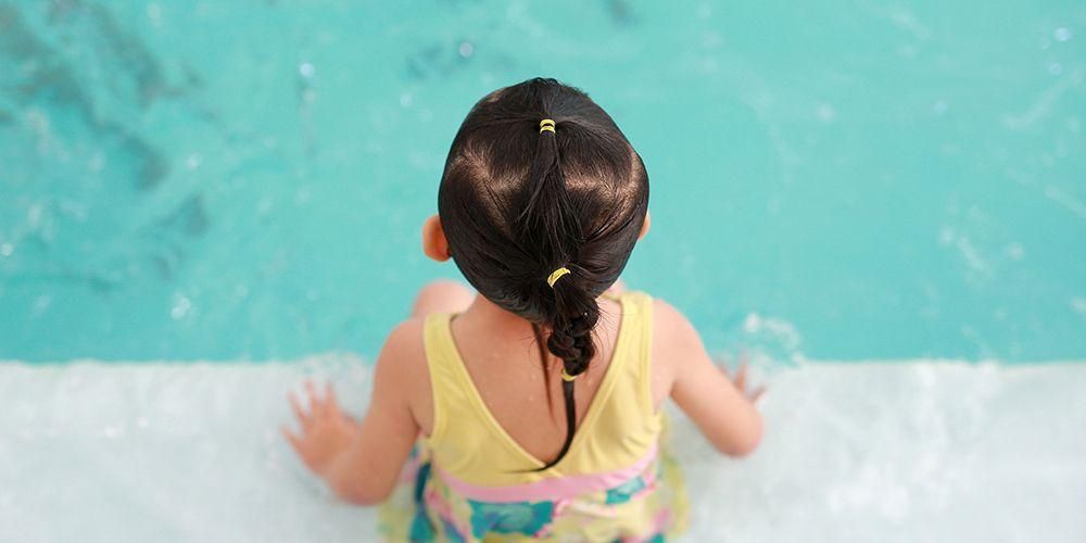 Tips til at forhindre børn i at drukne og tørre drukne under svømning