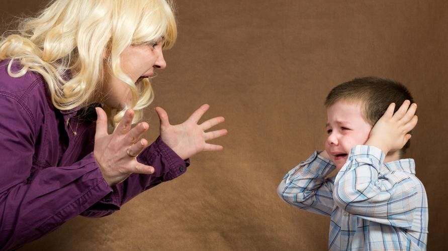 10 slabih učinkov pogostega kričanja na otroke, na katere bi morali biti starši pozorni