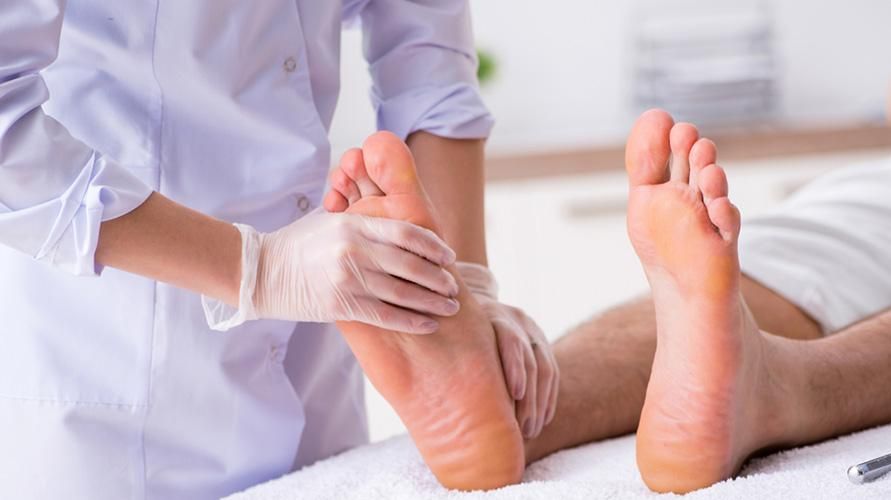 Lær fodterapi at kende, en speciallæge med speciale i håndtering af problemer med fødder
